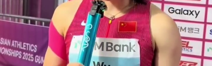 一瘸一拐&哽咽受访！吴艳妮赛后被拍到一瘸一拐，带伤参赛第三