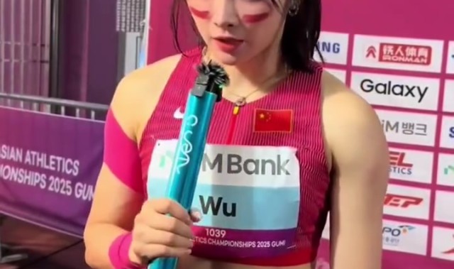 一瘸一拐&哽咽受访！吴艳妮赛后被拍到一瘸一拐，带伤参赛第三
